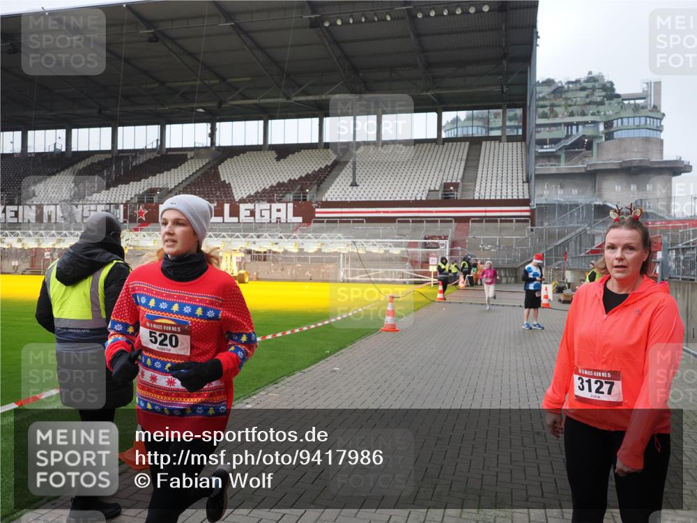 07.12.2025 - St. Pauli X-Mass-Run No. 15 Fabian Wolf http://msf.ph/oto/9417986 07.12.2025 11:22:35 Ziel 520, 1018, 1349, 1391, 1431, 2550, 2557, 2985, 3127 meine-sportfotos.de
