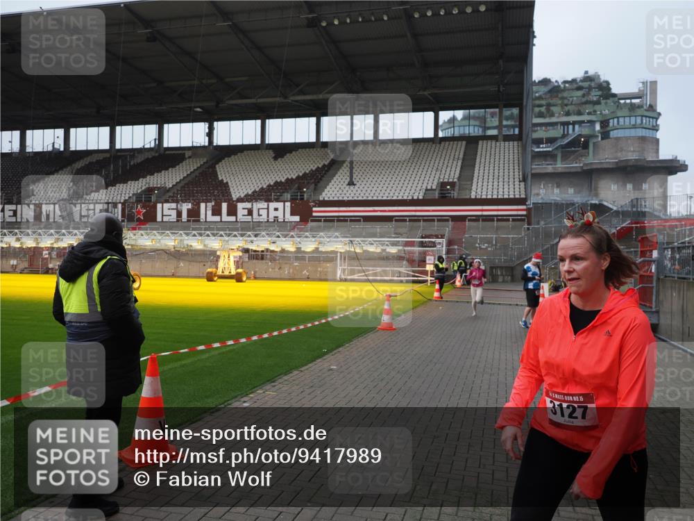 07.12.2025 - St. Pauli X-Mass-Run No. 15 Fabian Wolf http://msf.ph/oto/9417989 07.12.2025 11:22:36 Ziel 520, 1018, 1349, 1391, 1431, 2550, 2557, 2985, 3127 meine-sportfotos.de