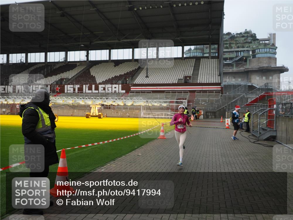 07.12.2025 - St. Pauli X-Mass-Run No. 15 Fabian Wolf http://msf.ph/oto/9417994 07.12.2025 11:22:38 Ziel 520, 1018, 1349, 1391, 1431, 2550, 2557, 2985, 3127 meine-sportfotos.de