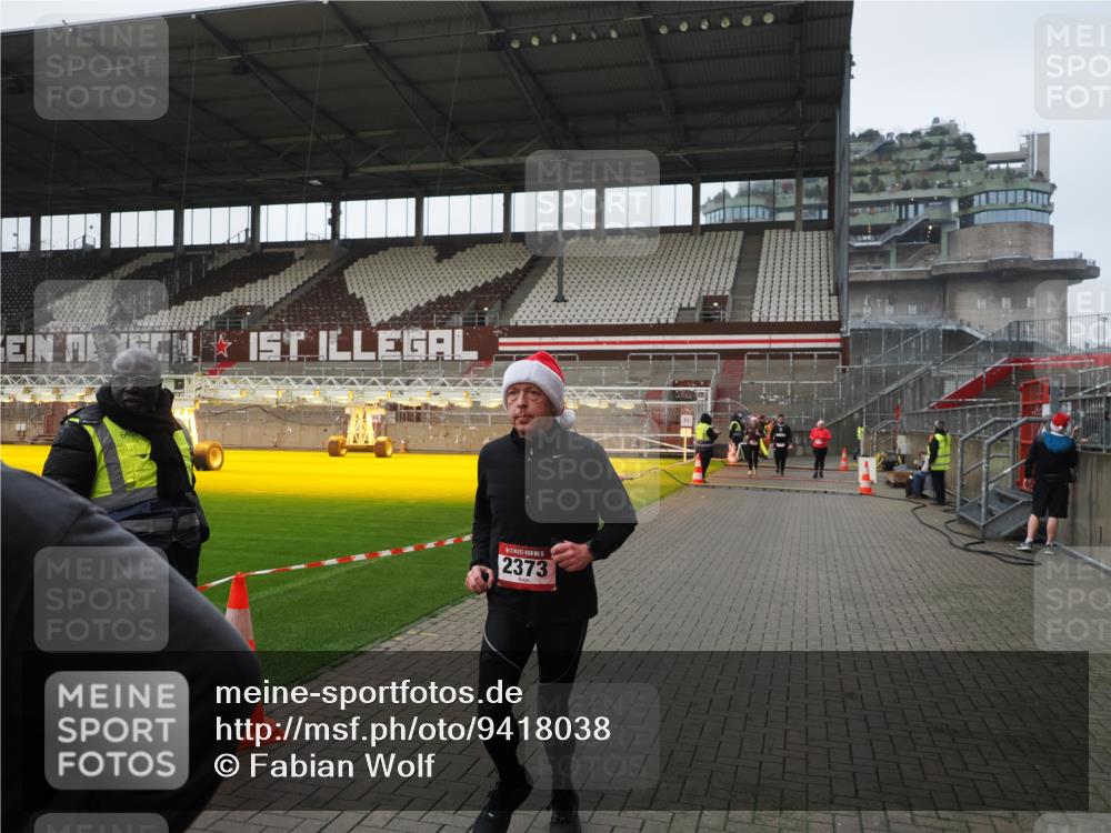 07.12.2025 - St. Pauli X-Mass-Run No. 15 Fabian Wolf http://msf.ph/oto/9418038 07.12.2025 11:23:10 Ziel 21, 69, 1141, 2023, 2373, 2821, 2823, 4249, 4824 meine-sportfotos.de