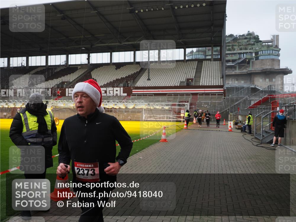 07.12.2025 - St. Pauli X-Mass-Run No. 15 Fabian Wolf http://msf.ph/oto/9418040 07.12.2025 11:23:10 Ziel 21, 69, 1141, 2023, 2373, 2821, 2823, 4249, 4824 meine-sportfotos.de