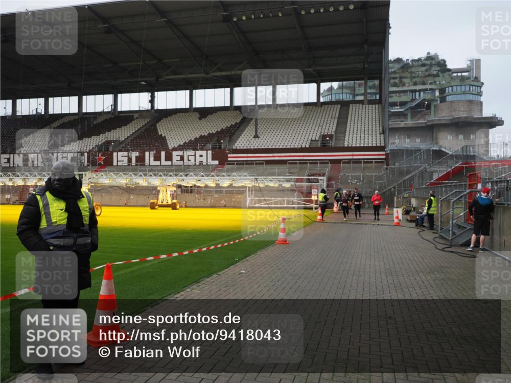 07.12.2025 - St. Pauli X-Mass-Run No. 15 Fabian Wolf http://msf.ph/oto/9418043 07.12.2025 11:23:11 Ziel 21, 69, 1141, 2023, 2373, 2821, 2823, 4249, 4824 meine-sportfotos.de