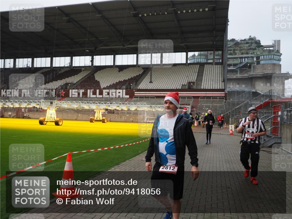 07.12.2025 - St. Pauli X-Mass-Run No. 15 Fabian Wolf http://msf.ph/oto/9418056 07.12.2025 11:23:30 Ziel 714, 1141, 2037, 2821, 2823, 3302, 4648 meine-sportfotos.de