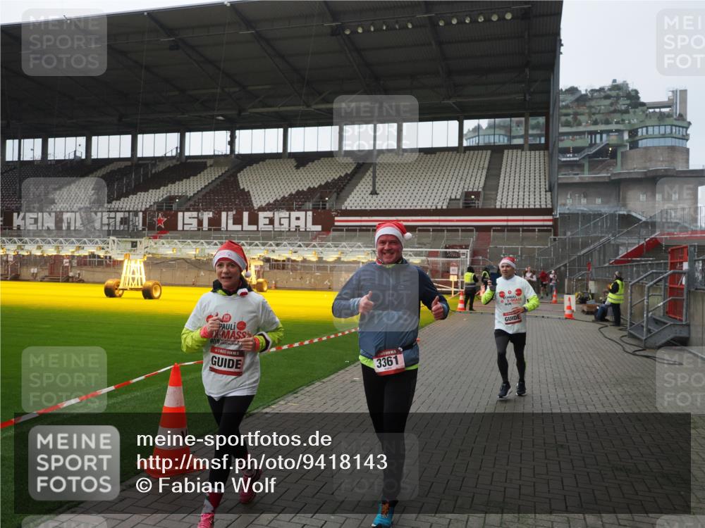 07.12.2025 - St. Pauli X-Mass-Run No. 15 Fabian Wolf http://msf.ph/oto/9418143 07.12.2025 11:24:10 Ziel 813, 2386, 2388, 2814, 3361, 4840, 4841 meine-sportfotos.de