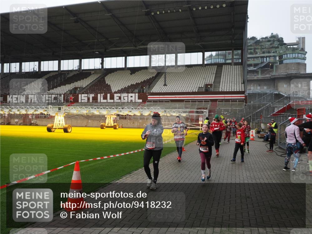 07.12.2025 - St. Pauli X-Mass-Run No. 15 Fabian Wolf http://msf.ph/oto/9418232 07.12.2025 11:24:43 Ziel 705, 1320, 1346, 1384, 1427, 1752, 2448, 2480, 2852, 2859, 2869, 3092, 3193, 3194, 3195, 3306, 4632 meine-sportfotos.de