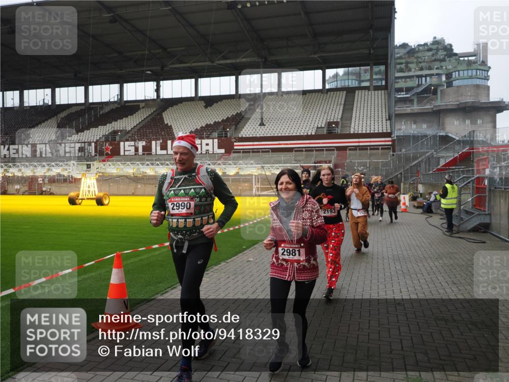 07.12.2025 - St. Pauli X-Mass-Run No. 15 Fabian Wolf http://msf.ph/oto/9418329 07.12.2025 11:25:08 Ziel 470, 473, 1527, 1544, 1855, 1858, 1961, 2151, 2193, 2981, 2990, 3126, 5003 meine-sportfotos.de