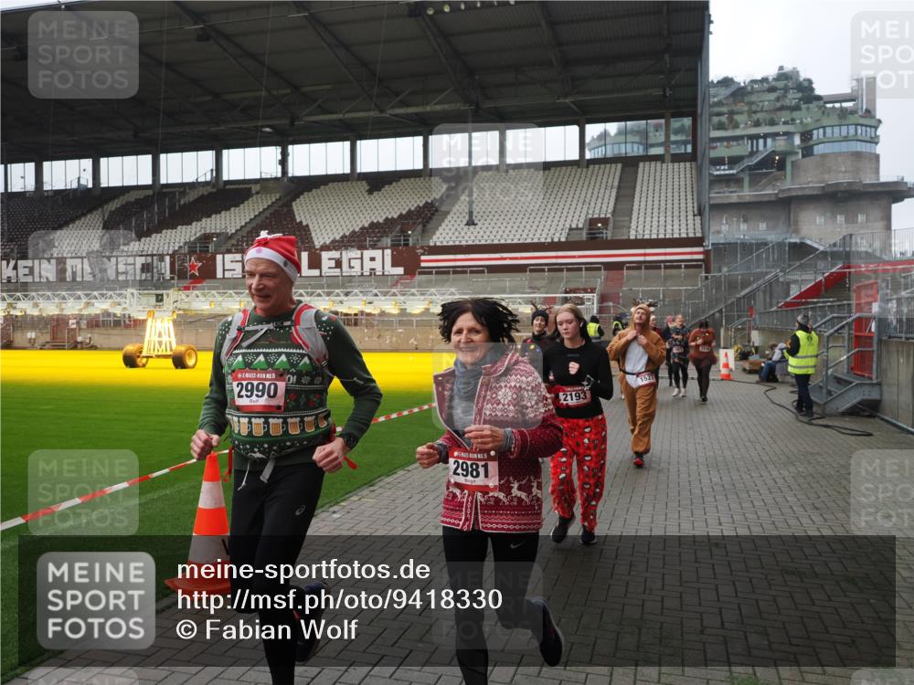 07.12.2025 - St. Pauli X-Mass-Run No. 15 Fabian Wolf http://msf.ph/oto/9418330 07.12.2025 11:25:08 Ziel 470, 473, 1527, 1544, 1855, 1858, 1961, 2151, 2193, 2981, 2990, 3126, 5003 meine-sportfotos.de