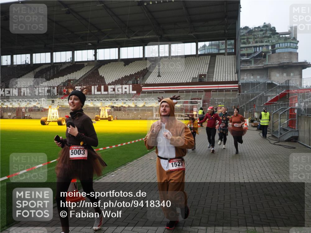 07.12.2025 - St. Pauli X-Mass-Run No. 15 Fabian Wolf http://msf.ph/oto/9418340 07.12.2025 11:25:10 Ziel 470, 473, 1527, 1544, 1855, 1858, 1961, 2151, 2193, 2244, 2981, 2990, 3126, 5003 meine-sportfotos.de