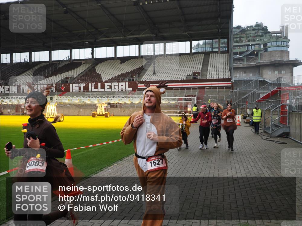 07.12.2025 - St. Pauli X-Mass-Run No. 15 Fabian Wolf http://msf.ph/oto/9418341 07.12.2025 11:25:10 Ziel 470, 473, 1527, 1544, 1855, 1858, 1961, 2151, 2193, 2244, 2981, 2990, 3126, 5003 meine-sportfotos.de