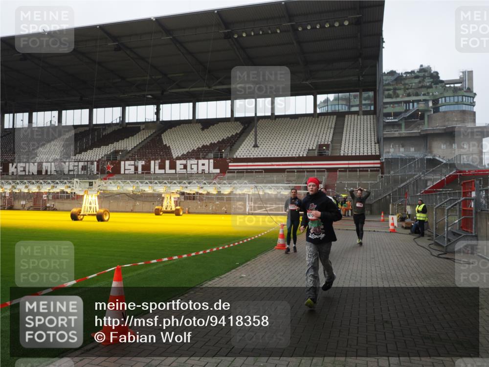 07.12.2025 - St. Pauli X-Mass-Run No. 15 Fabian Wolf http://msf.ph/oto/9418358 07.12.2025 11:25:22 Ziel 1544, 1961, 2151, 2244, 3126, 3290, 3296, 3301, 4101, 5003 meine-sportfotos.de