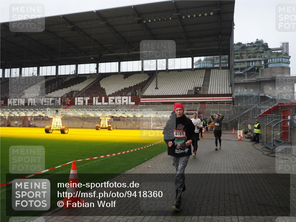 07.12.2025 - St. Pauli X-Mass-Run No. 15 Fabian Wolf http://msf.ph/oto/9418360 07.12.2025 11:25:22 Ziel 1544, 1961, 2151, 2244, 3126, 3290, 3296, 3301, 4101, 5003 meine-sportfotos.de