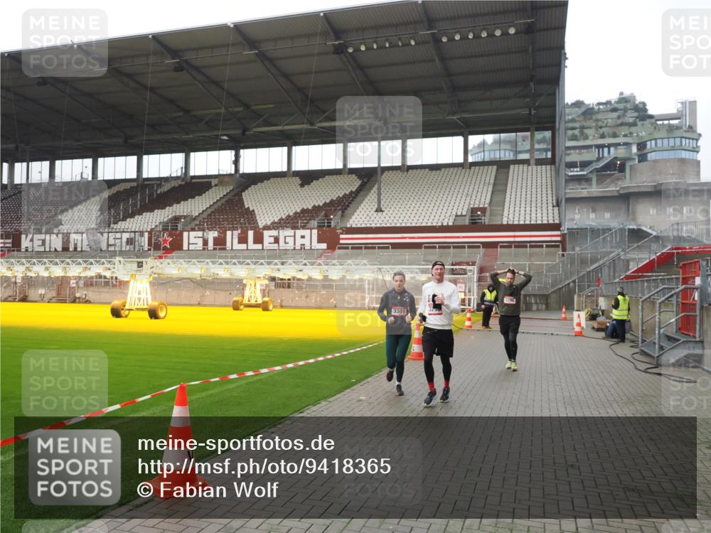 07.12.2025 - St. Pauli X-Mass-Run No. 15 Fabian Wolf http://msf.ph/oto/9418365 07.12.2025 11:25:23 Ziel 1544, 1961, 2151, 2244, 3126, 3290, 3296, 3301, 4101 meine-sportfotos.de