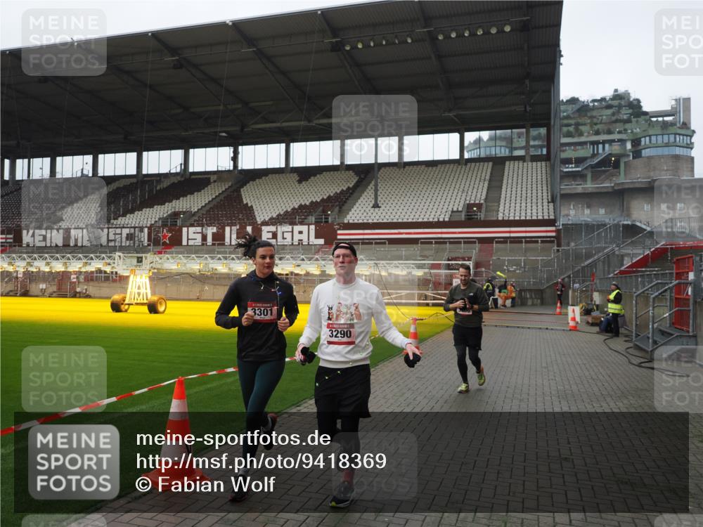 07.12.2025 - St. Pauli X-Mass-Run No. 15 Fabian Wolf http://msf.ph/oto/9418369 07.12.2025 11:25:25 Ziel 2244, 3126, 3290, 3296, 3301, 4101 meine-sportfotos.de