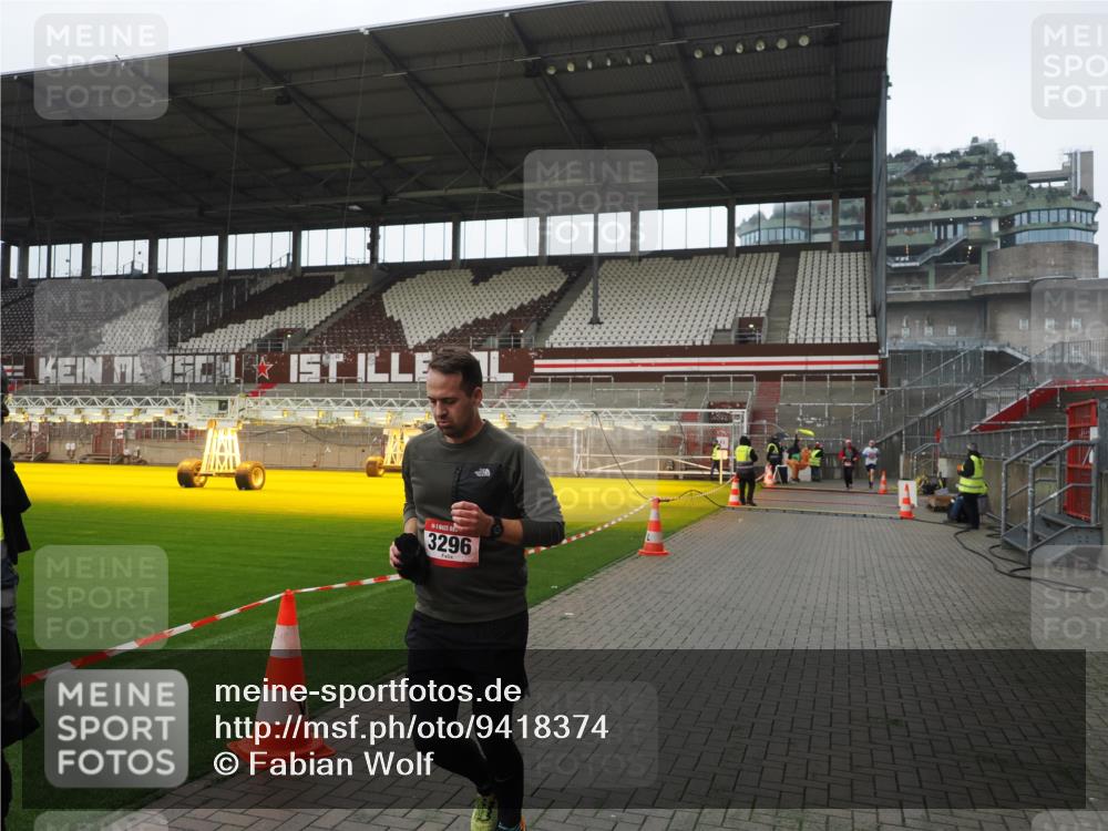 07.12.2025 - St. Pauli X-Mass-Run No. 15 Fabian Wolf http://msf.ph/oto/9418374 07.12.2025 11:25:26 Ziel 2244, 3290, 3296, 3301, 4101 meine-sportfotos.de