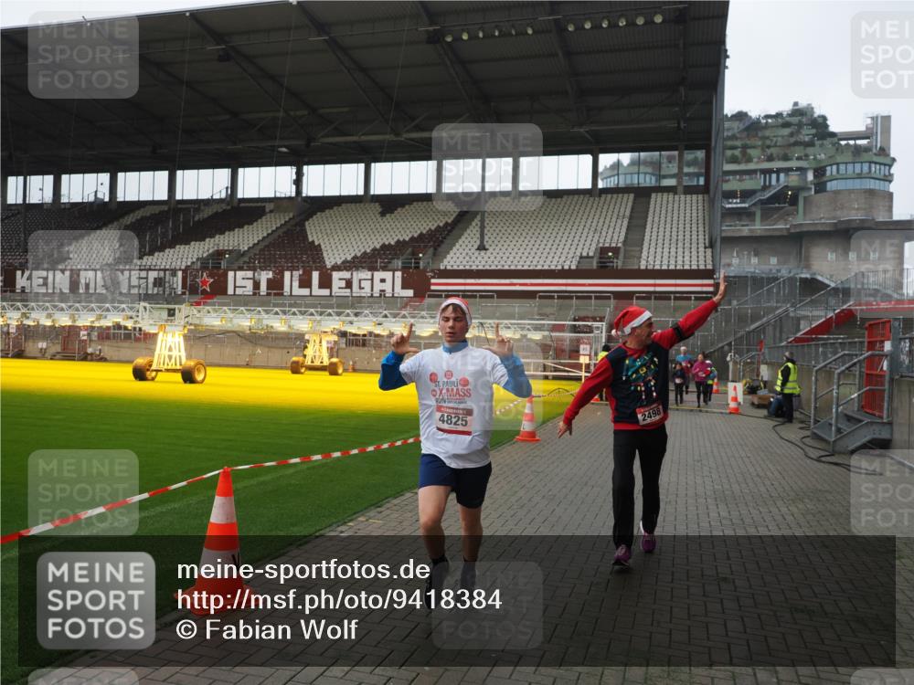 07.12.2025 - St. Pauli X-Mass-Run No. 15 Fabian Wolf http://msf.ph/oto/9418384 07.12.2025 11:25:36 Ziel 1334, 1339, 1379, 1388, 1672, 2498, 3290, 3296, 3301, 4101, 4654, 4825 meine-sportfotos.de