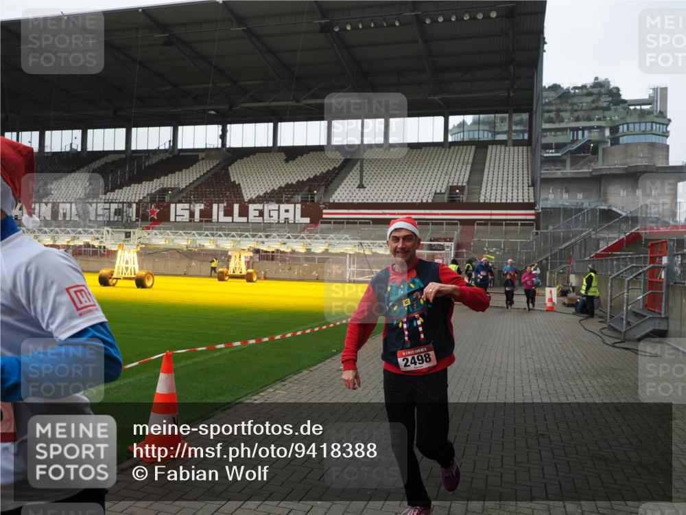 07.12.2025 - St. Pauli X-Mass-Run No. 15 Fabian Wolf http://msf.ph/oto/9418388 07.12.2025 11:25:37 Ziel 1334, 1339, 1379, 1388, 1672, 2498, 3290, 3296, 3301, 4101, 4654, 4825 meine-sportfotos.de