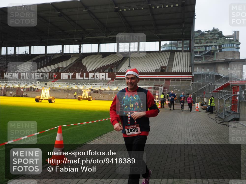07.12.2025 - St. Pauli X-Mass-Run No. 15 Fabian Wolf http://msf.ph/oto/9418389 07.12.2025 11:25:37 Ziel 1334, 1339, 1379, 1388, 1672, 2498, 3290, 3296, 3301, 4101, 4654, 4825 meine-sportfotos.de