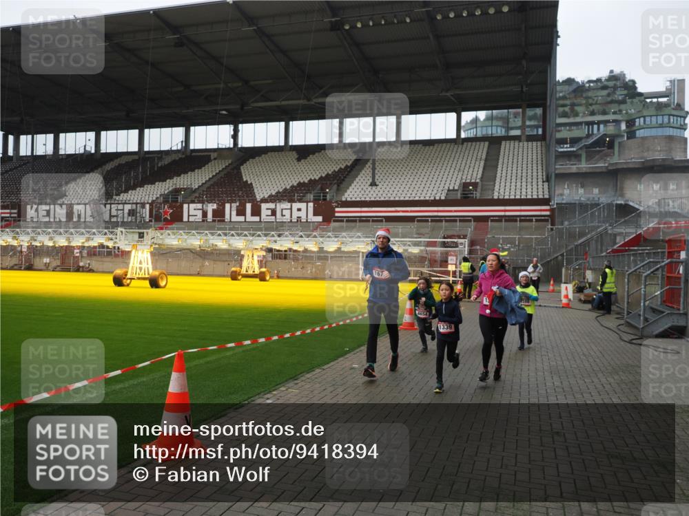 07.12.2025 - St. Pauli X-Mass-Run No. 15 Fabian Wolf http://msf.ph/oto/9418394 07.12.2025 11:25:42 Ziel 1334, 1339, 1379, 1388, 1593, 1672, 2498, 4654, 4825 meine-sportfotos.de