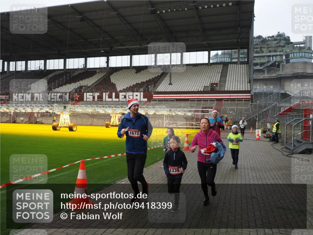07.12.2025 - St. Pauli X-Mass-Run No. 15 Fabian Wolf http://msf.ph/oto/9418399 07.12.2025 11:25:43 Ziel 1334, 1339, 1379, 1388, 1593, 1672, 2498, 4654, 4825 meine-sportfotos.de