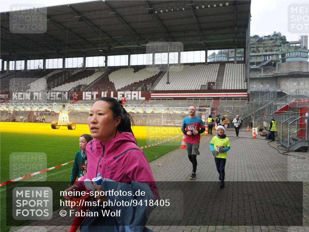 07.12.2025 - St. Pauli X-Mass-Run No. 15 Fabian Wolf http://msf.ph/oto/9418405 07.12.2025 11:25:44 Ziel 1334, 1339, 1379, 1388, 1593, 1672, 2498, 4654, 4825 meine-sportfotos.de