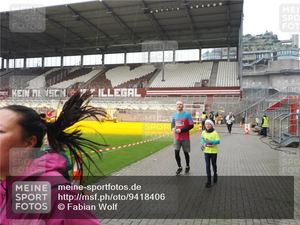 07.12.2025 - St. Pauli X-Mass-Run No. 15 Fabian Wolf http://msf.ph/oto/9418406 07.12.2025 11:25:44 Ziel 1334, 1339, 1379, 1388, 1593, 1672, 2498, 4654, 4825 meine-sportfotos.de