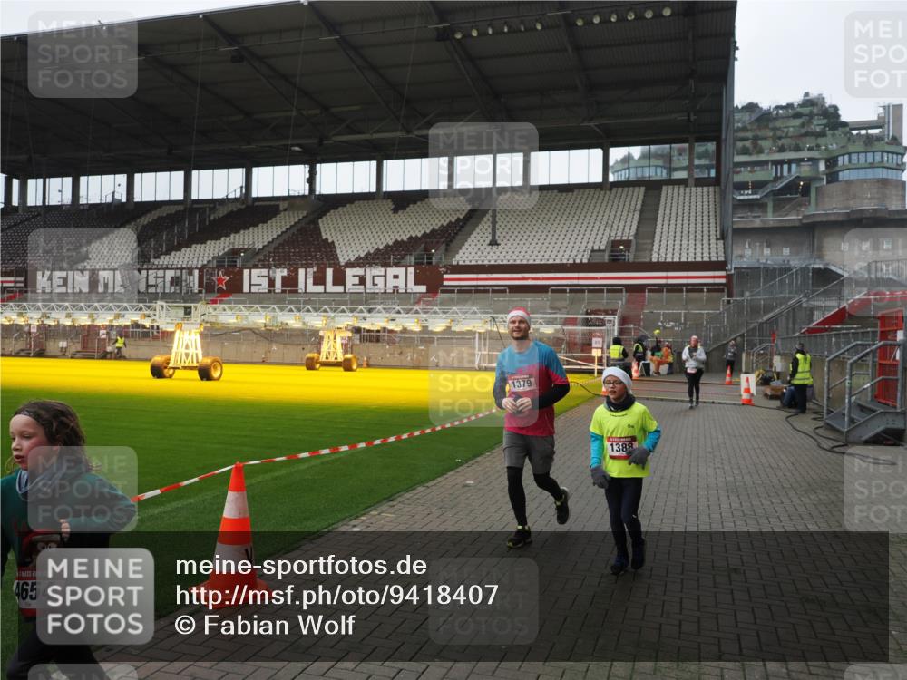 07.12.2025 - St. Pauli X-Mass-Run No. 15 Fabian Wolf http://msf.ph/oto/9418407 07.12.2025 11:25:44 Ziel 1334, 1339, 1379, 1388, 1593, 1672, 2498, 4654, 4825 meine-sportfotos.de