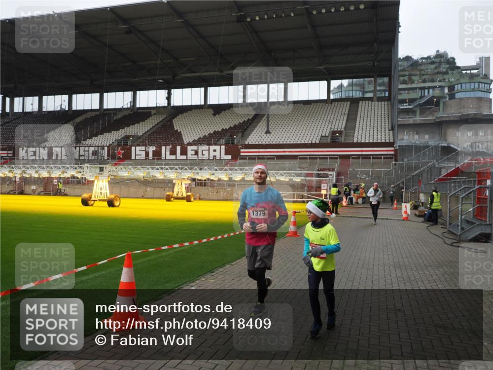 07.12.2025 - St. Pauli X-Mass-Run No. 15 Fabian Wolf http://msf.ph/oto/9418409 07.12.2025 11:25:45 Ziel 1334, 1339, 1379, 1388, 1593, 1672, 2498, 4654, 4825 meine-sportfotos.de