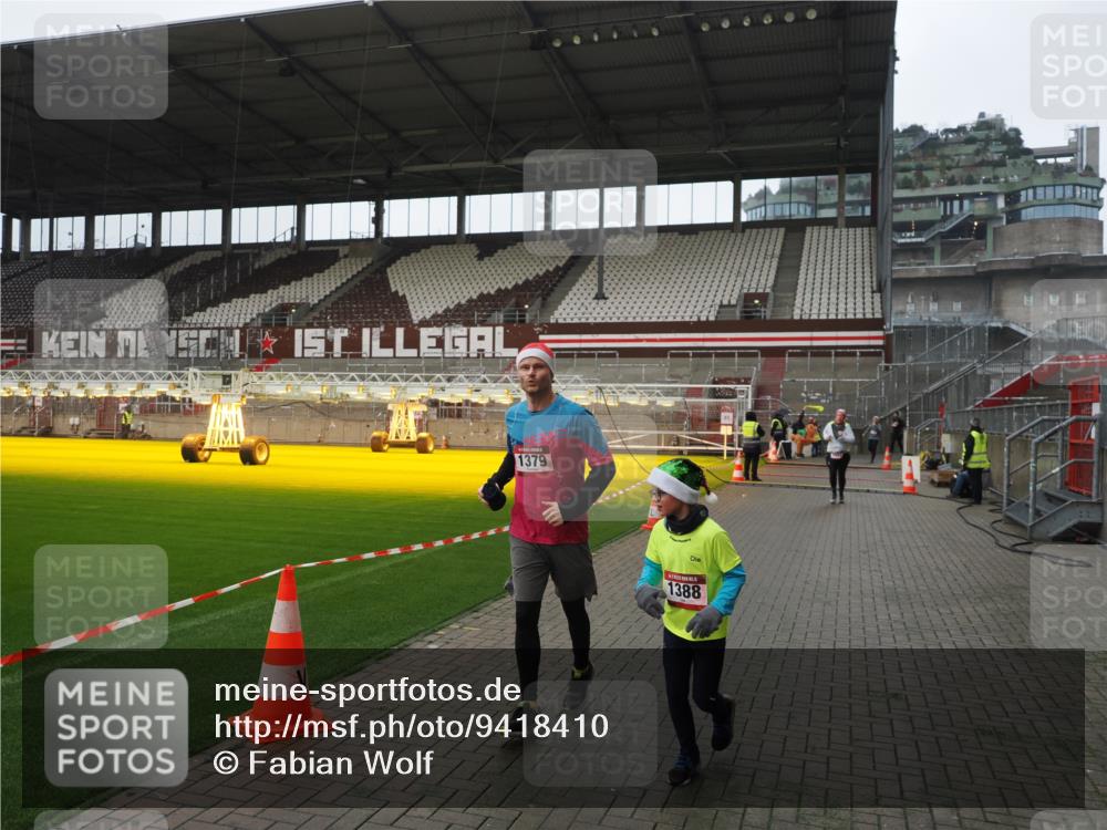07.12.2025 - St. Pauli X-Mass-Run No. 15 Fabian Wolf http://msf.ph/oto/9418410 07.12.2025 11:25:45 Ziel 1334, 1339, 1379, 1388, 1593, 1672, 2498, 4654, 4825 meine-sportfotos.de