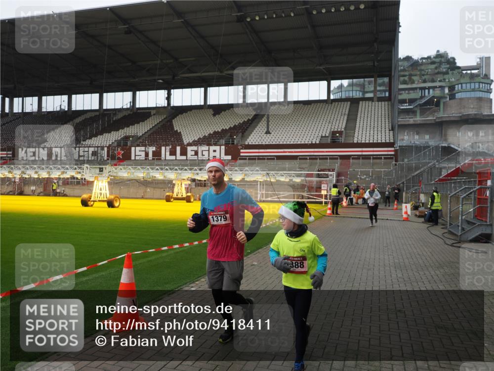 07.12.2025 - St. Pauli X-Mass-Run No. 15 Fabian Wolf http://msf.ph/oto/9418411 07.12.2025 11:25:45 Ziel 1334, 1339, 1379, 1388, 1593, 1672, 2498, 4654, 4825 meine-sportfotos.de