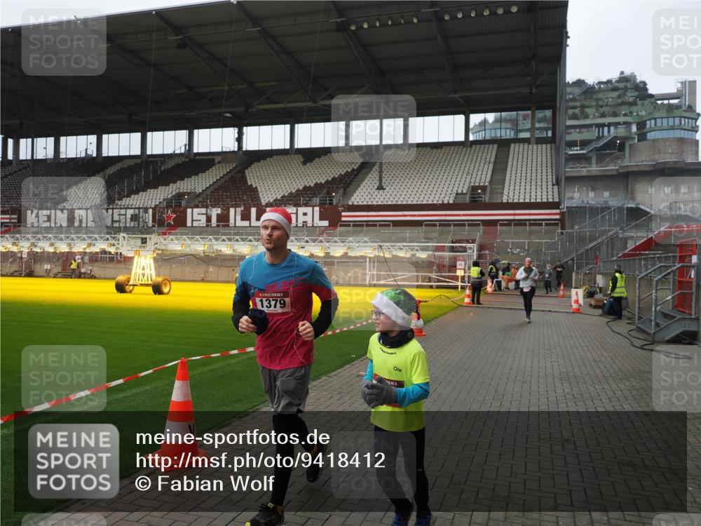 07.12.2025 - St. Pauli X-Mass-Run No. 15 Fabian Wolf http://msf.ph/oto/9418412 07.12.2025 11:25:45 Ziel 1334, 1339, 1379, 1388, 1593, 1672, 2498, 4654, 4825 meine-sportfotos.de