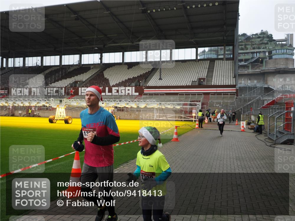 07.12.2025 - St. Pauli X-Mass-Run No. 15 Fabian Wolf http://msf.ph/oto/9418413 07.12.2025 11:25:45 Ziel 1334, 1339, 1379, 1388, 1593, 1672, 2498, 4654, 4825 meine-sportfotos.de