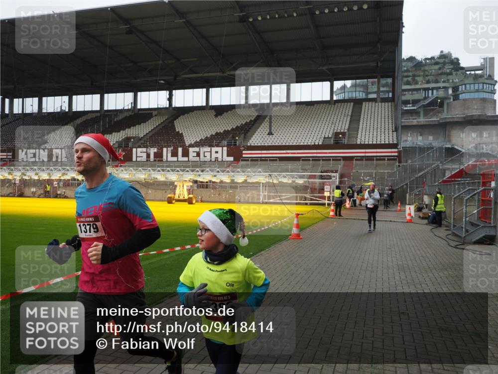 07.12.2025 - St. Pauli X-Mass-Run No. 15 Fabian Wolf http://msf.ph/oto/9418414 07.12.2025 11:25:46 Ziel 1334, 1339, 1379, 1388, 1593, 1672, 2498, 4654, 4825 meine-sportfotos.de