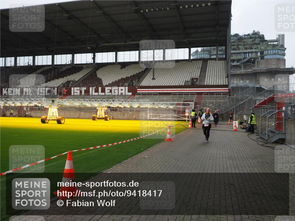 07.12.2025 - St. Pauli X-Mass-Run No. 15 Fabian Wolf http://msf.ph/oto/9418417 07.12.2025 11:25:47 Ziel 1334, 1339, 1379, 1388, 1593, 1672, 2498, 3051, 4654, 4825 meine-sportfotos.de
