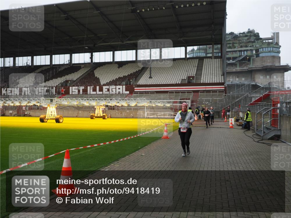 07.12.2025 - St. Pauli X-Mass-Run No. 15 Fabian Wolf http://msf.ph/oto/9418419 07.12.2025 11:25:49 Ziel 1334, 1339, 1379, 1388, 1593, 1672, 2055, 2498, 3050, 3051, 4654, 4825 meine-sportfotos.de