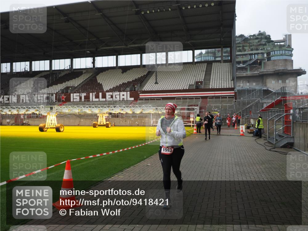 07.12.2025 - St. Pauli X-Mass-Run No. 15 Fabian Wolf http://msf.ph/oto/9418421 07.12.2025 11:25:50 Ziel 1334, 1339, 1379, 1388, 1593, 1672, 2055, 3050, 3051, 4654 meine-sportfotos.de