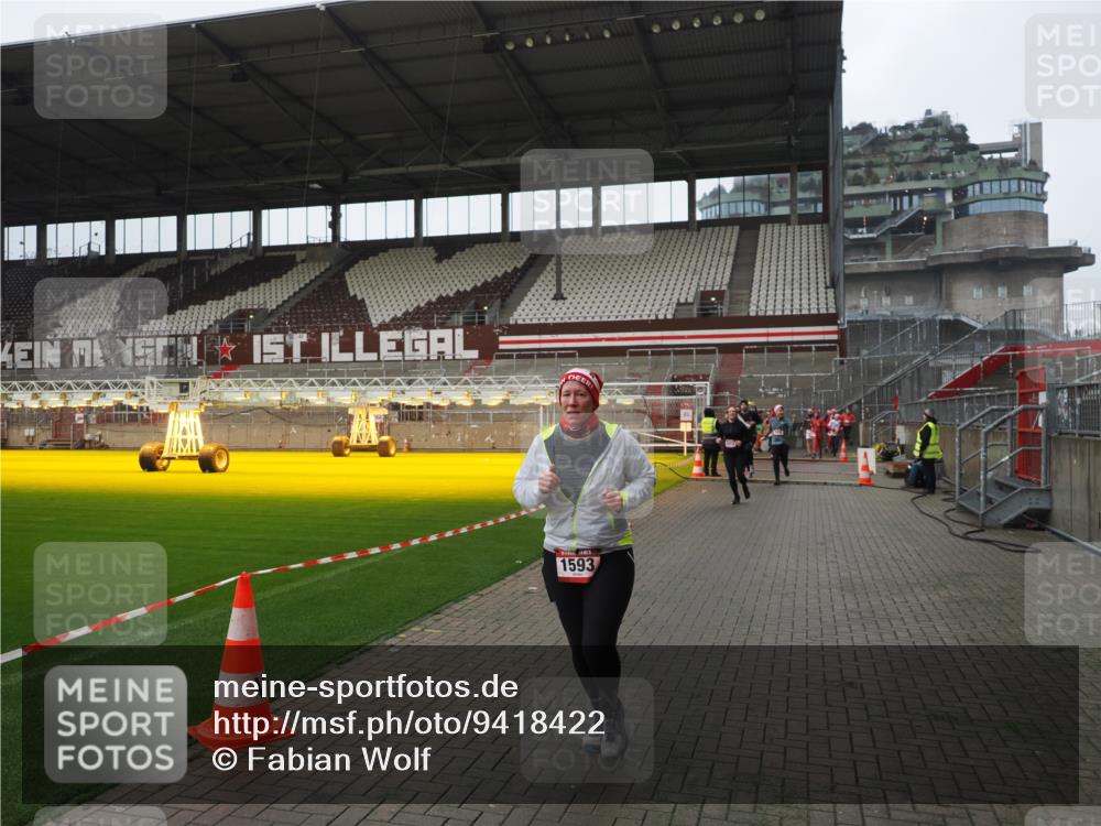 07.12.2025 - St. Pauli X-Mass-Run No. 15 Fabian Wolf http://msf.ph/oto/9418422 07.12.2025 11:25:50 Ziel 1334, 1339, 1379, 1388, 1593, 1672, 2055, 3050, 3051, 4654 meine-sportfotos.de