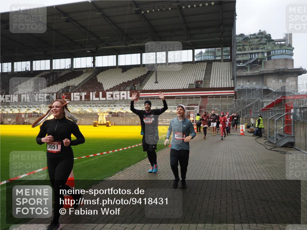 07.12.2025 - St. Pauli X-Mass-Run No. 15 Fabian Wolf http://msf.ph/oto/9418431 07.12.2025 11:25:55 Ziel 678, 1079, 1334, 1339, 1344, 1356, 1379, 1388, 1593, 1672, 1673, 2055, 3050, 3051, 3068, 3070, 4654 meine-sportfotos.de