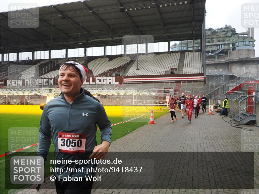 07.12.2025 - St. Pauli X-Mass-Run No. 15 Fabian Wolf http://msf.ph/oto/9418437 07.12.2025 11:25:57 Ziel 674, 678, 1079, 1344, 1356, 1593, 1673, 2055, 2145, 2161, 2166, 2198, 2255, 2265, 3050, 3051, 3068, 3070 meine-sportfotos.de