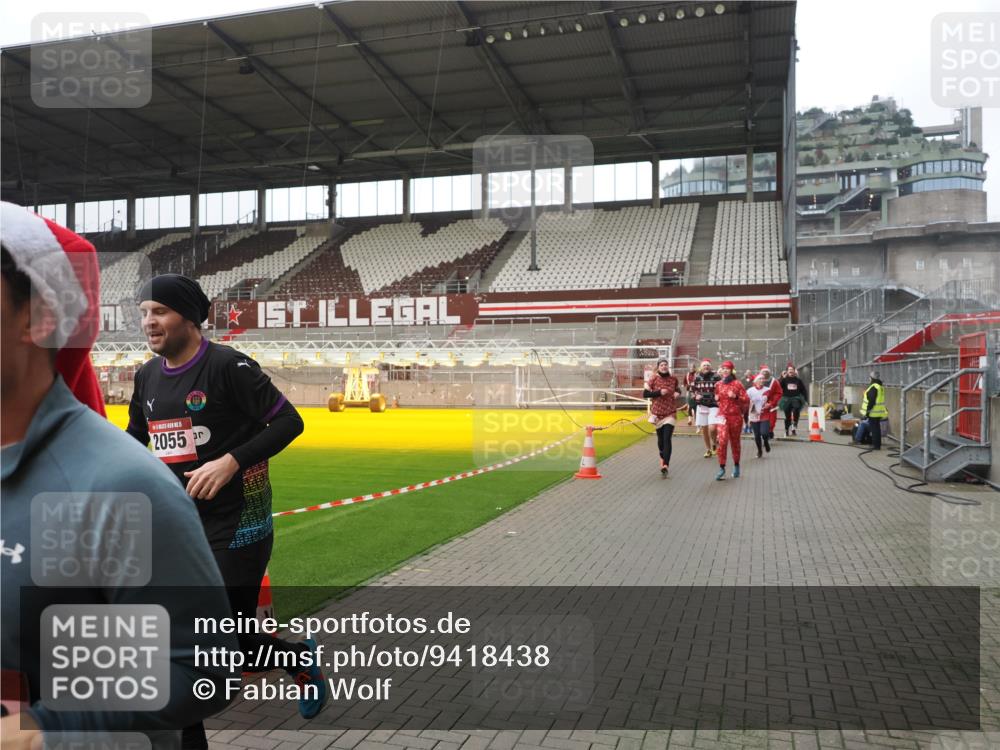 07.12.2025 - St. Pauli X-Mass-Run No. 15 Fabian Wolf http://msf.ph/oto/9418438 07.12.2025 11:25:57 Ziel 674, 678, 1079, 1344, 1356, 1593, 1673, 2055, 2145, 2161, 2166, 2198, 2255, 2265, 3050, 3051, 3068, 3070 meine-sportfotos.de