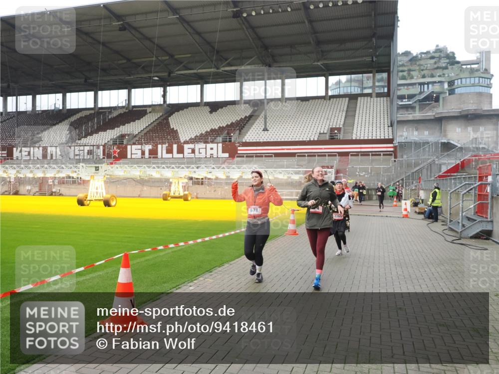 07.12.2025 - St. Pauli X-Mass-Run No. 15 Fabian Wolf http://msf.ph/oto/9418461 07.12.2025 11:26:03 Ziel 674, 678, 1079, 1344, 1356, 1673, 2055, 2088, 2145, 2161, 2166, 2198, 2255, 2265, 3050, 3051, 3068, 3070, 3094 meine-sportfotos.de