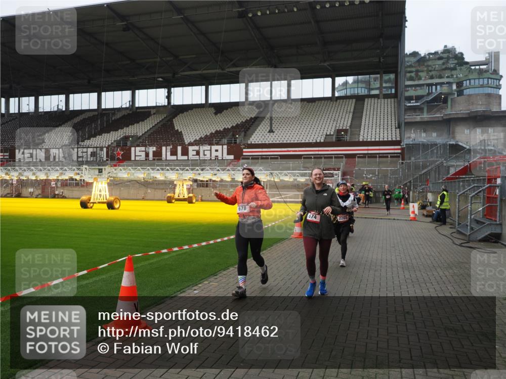 07.12.2025 - St. Pauli X-Mass-Run No. 15 Fabian Wolf http://msf.ph/oto/9418462 07.12.2025 11:26:03 Ziel 674, 678, 1079, 1344, 1356, 1673, 2055, 2088, 2145, 2161, 2166, 2198, 2255, 2265, 3050, 3051, 3068, 3070, 3094 meine-sportfotos.de