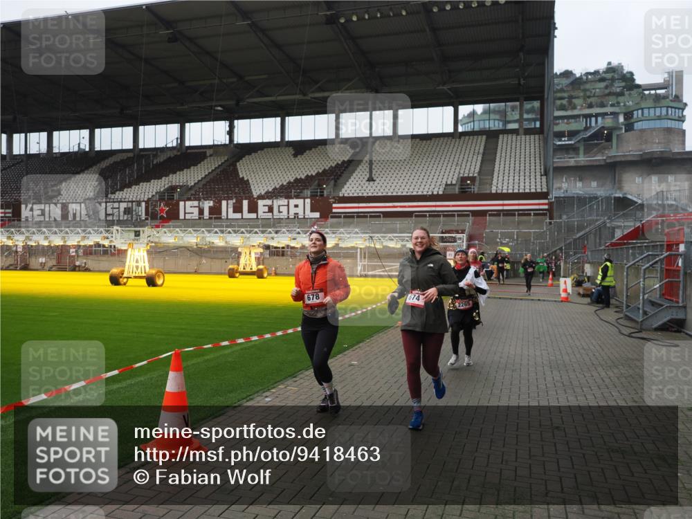 07.12.2025 - St. Pauli X-Mass-Run No. 15 Fabian Wolf http://msf.ph/oto/9418463 07.12.2025 11:26:04 Ziel 674, 678, 1079, 1344, 1356, 1673, 2055, 2088, 2145, 2161, 2166, 2198, 2255, 2265, 3050, 3051, 3068, 3070, 3094 meine-sportfotos.de
