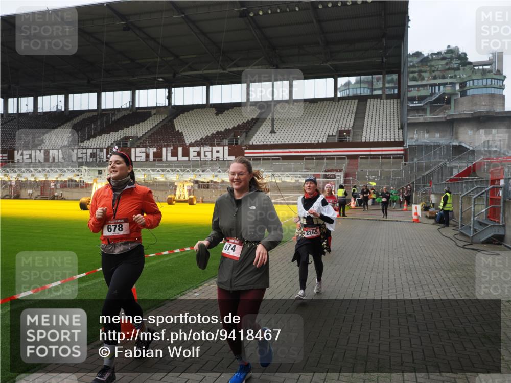 07.12.2025 - St. Pauli X-Mass-Run No. 15 Fabian Wolf http://msf.ph/oto/9418467 07.12.2025 11:26:04 Ziel 674, 678, 1079, 1344, 1356, 1673, 2055, 2088, 2145, 2161, 2166, 2198, 2255, 2265, 3050, 3051, 3068, 3070, 3094 meine-sportfotos.de