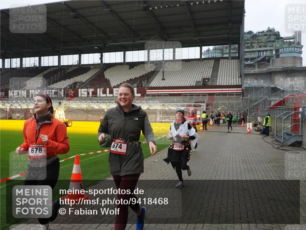 07.12.2025 - St. Pauli X-Mass-Run No. 15 Fabian Wolf http://msf.ph/oto/9418468 07.12.2025 11:26:05 Ziel 674, 678, 1079, 1344, 1356, 1673, 2055, 2088, 2145, 2161, 2166, 2198, 2255, 2265, 3050, 3051, 3068, 3070, 3094, 3607 meine-sportfotos.de