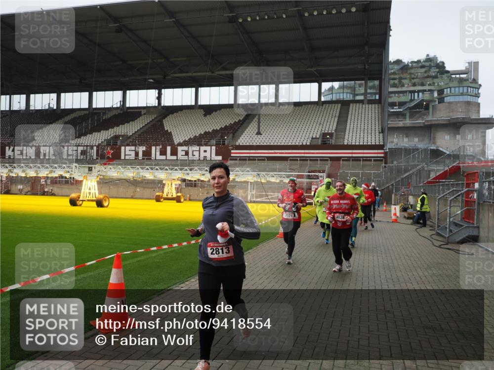 07.12.2025 - St. Pauli X-Mass-Run No. 15 Fabian Wolf http://msf.ph/oto/9418554 07.12.2025 11:26:39 Ziel 205, 209, 2024, 2026, 2234, 2236, 2237, 2240, 2748, 2749, 2813, 2942, 4884 meine-sportfotos.de