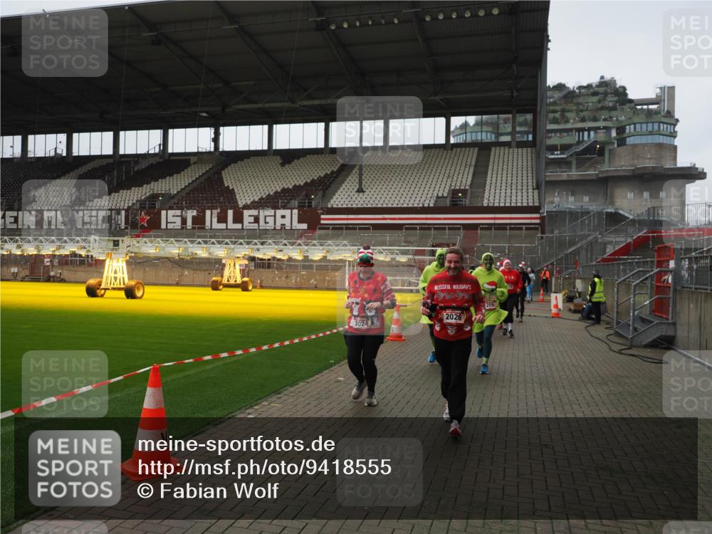 07.12.2025 - St. Pauli X-Mass-Run No. 15 Fabian Wolf http://msf.ph/oto/9418555 07.12.2025 11:26:40 Ziel 205, 209, 2024, 2026, 2234, 2236, 2237, 2240, 2748, 2749, 2813, 2942, 4884 meine-sportfotos.de