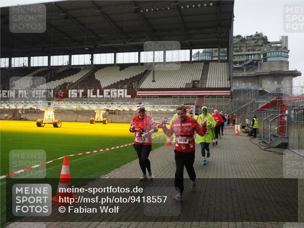 07.12.2025 - St. Pauli X-Mass-Run No. 15 Fabian Wolf http://msf.ph/oto/9418557 07.12.2025 11:26:40 Ziel 205, 209, 2024, 2026, 2234, 2236, 2237, 2240, 2748, 2749, 2813, 2942, 4884 meine-sportfotos.de