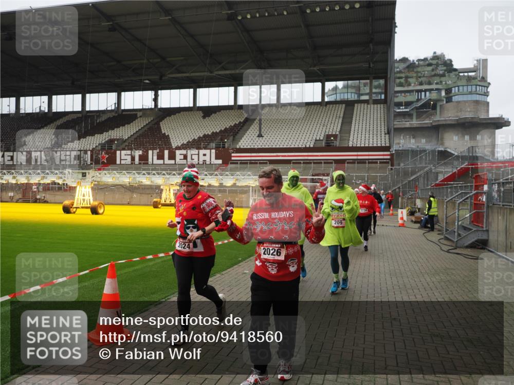 07.12.2025 - St. Pauli X-Mass-Run No. 15 Fabian Wolf http://msf.ph/oto/9418560 07.12.2025 11:26:41 Ziel 205, 209, 2024, 2026, 2176, 2234, 2236, 2237, 2240, 2748, 2749, 2813, 2942, 4884 meine-sportfotos.de