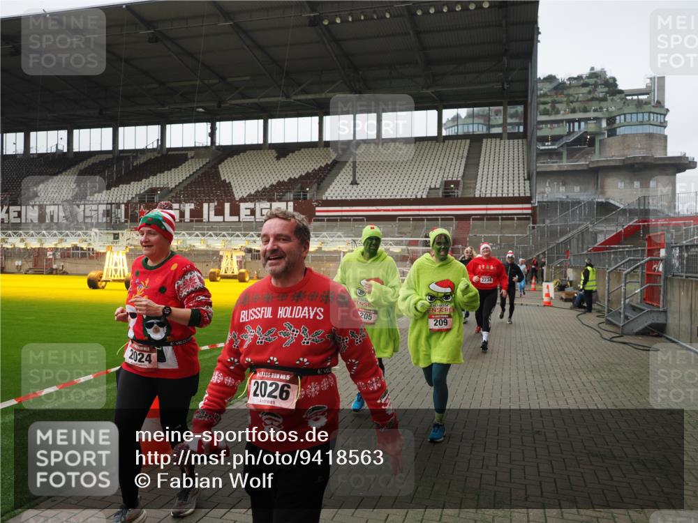 07.12.2025 - St. Pauli X-Mass-Run No. 15 Fabian Wolf http://msf.ph/oto/9418563 07.12.2025 11:26:41 Ziel 205, 209, 2024, 2026, 2176, 2234, 2236, 2237, 2240, 2748, 2749, 2813, 2942, 4884 meine-sportfotos.de