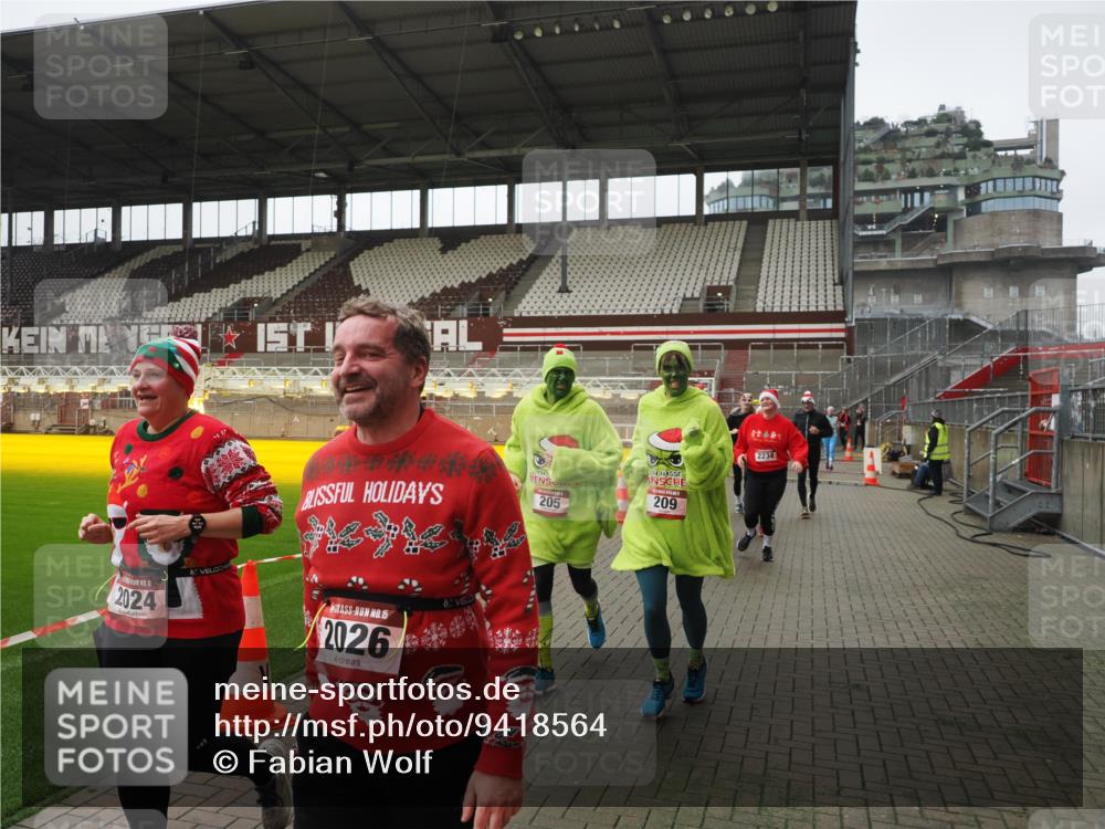 07.12.2025 - St. Pauli X-Mass-Run No. 15 Fabian Wolf http://msf.ph/oto/9418564 07.12.2025 11:26:42 Ziel 205, 209, 2024, 2026, 2175, 2176, 2234, 2236, 2237, 2240, 2748, 2749, 2813, 2942, 4884 meine-sportfotos.de